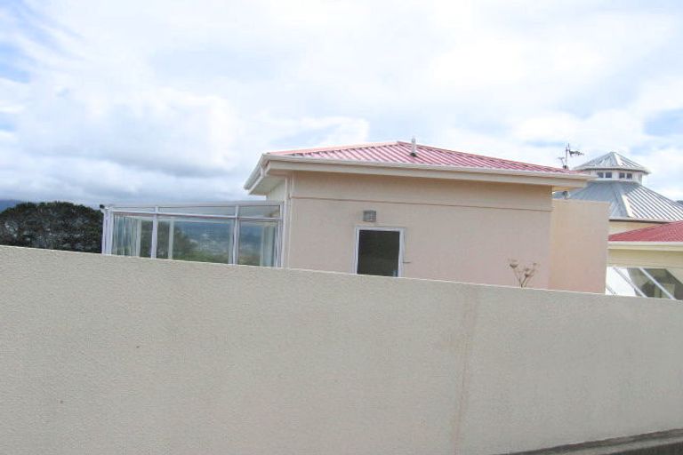 Photo of property in 4 Paratu Way, Strathmore Park, Wellington, 6022