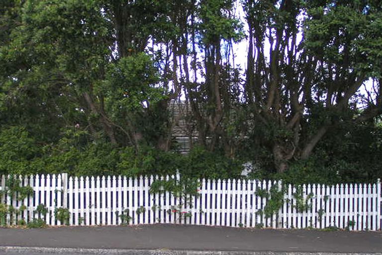 Photo of property in 175 Queen Street, Northcote Point, Auckland, 0627