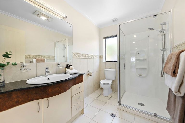 Photo of property in 4 Bejoy Rise, East Tamaki Heights, Auckland, 2016