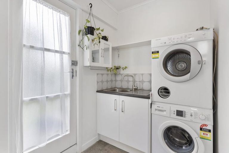 Photo of property in 5/162 Onewa Road, Northcote, Auckland, 0627