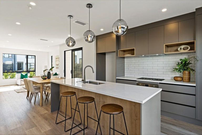 Photo of property in 10 Babos Avenue, Kumeu, 0810