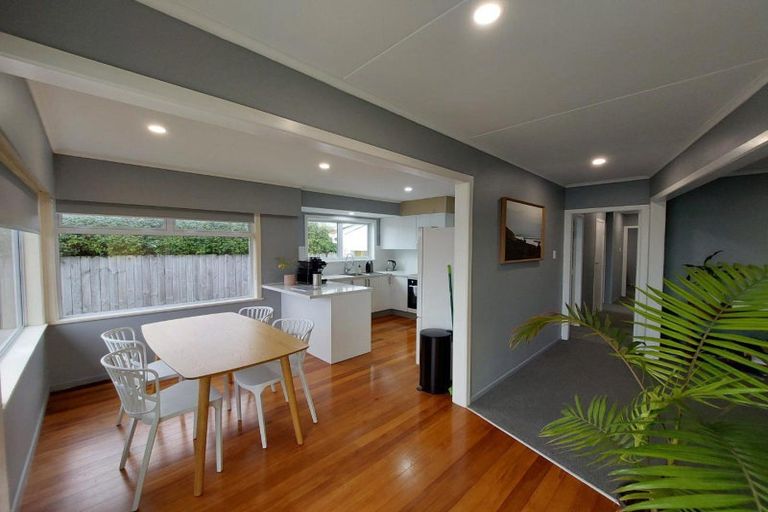 Photo of property in 8 Riversdale Drive, Merrilands, New Plymouth, 4312