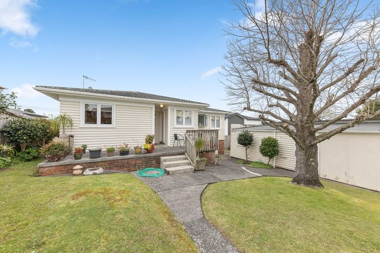 Photo of property in 5 Valron Road, Te Atatu South, Auckland, 0602