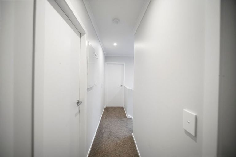 Photo of property in 29b Glanmire Road, Newlands, Wellington, 6037