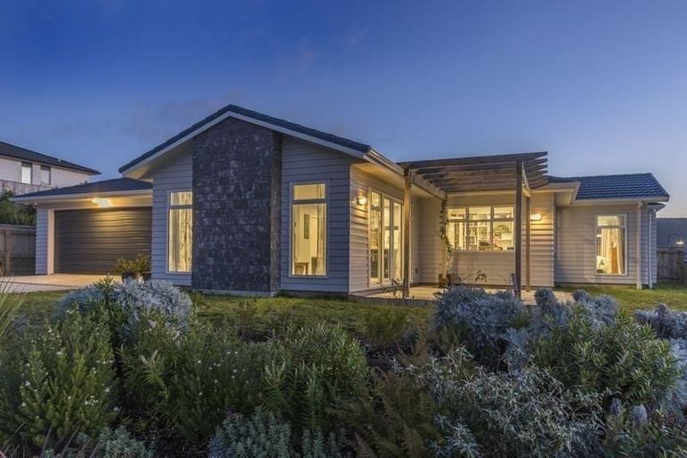 Photo of property in 12 Ken Douglas Drive, Aotea, Porirua, 5024