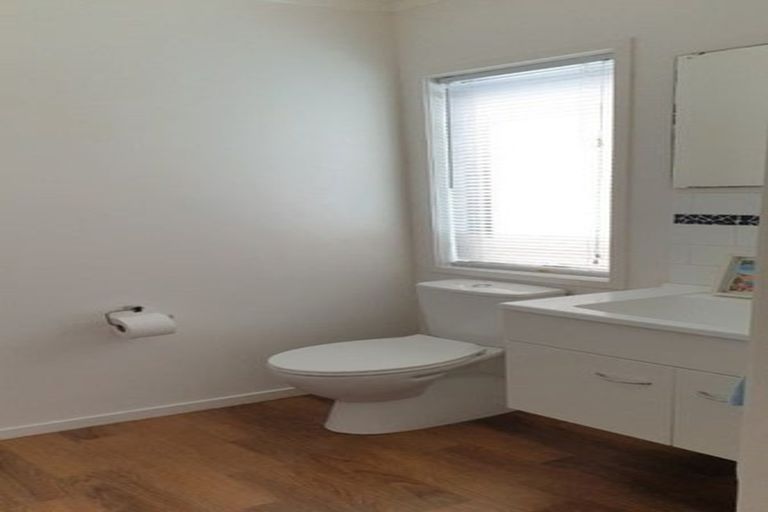 Photo of property in 3 Gazelle Avenue, Beach Haven, Auckland, 0626