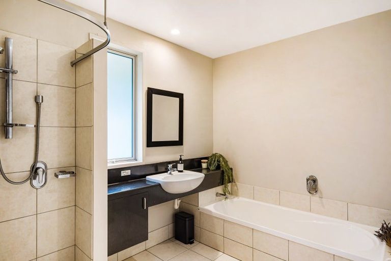 Photo of property in 12 Shortland Place, Havelock North, 4130