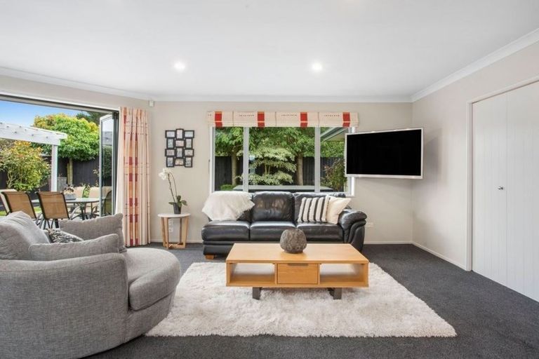 Photo of property in 28 Reka Street, Parklands, Christchurch, 8083