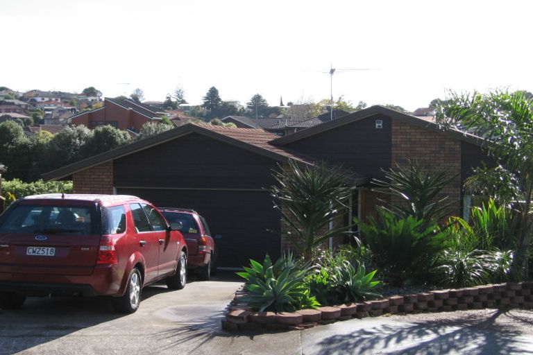 Photo of property in 11 Sheffield Place, Botany Downs, Auckland, 2010