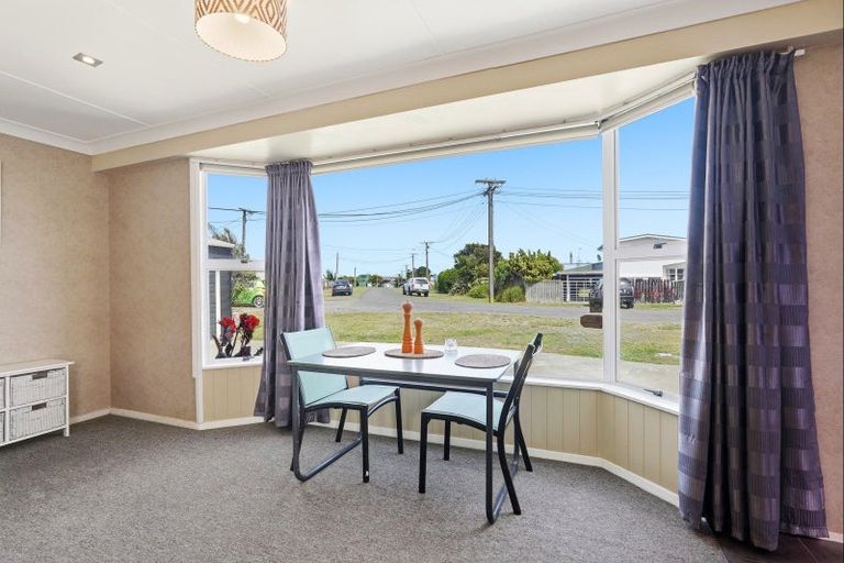 Photo of property in 10 Andresen Street, Foxton Beach, Foxton, 4815