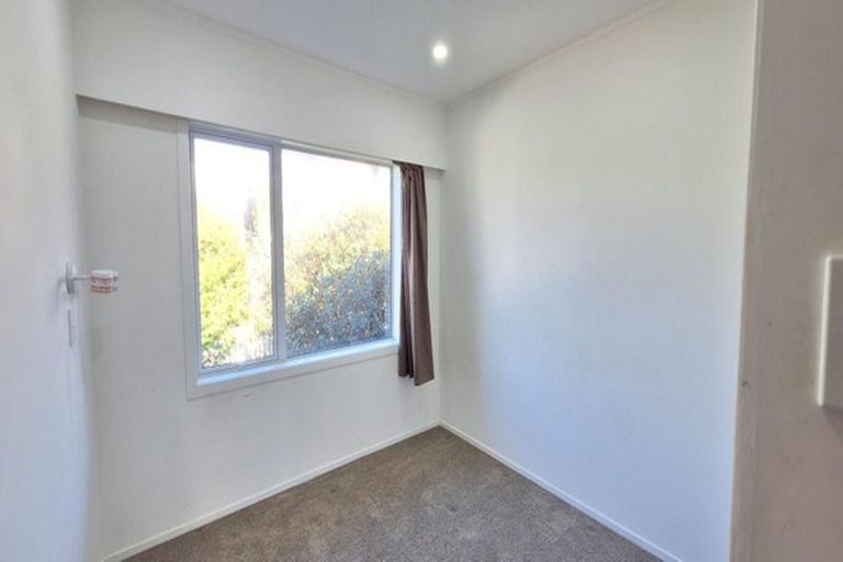 Photo of property in 26 Masterton Road, Rothesay Bay, Auckland, 0630