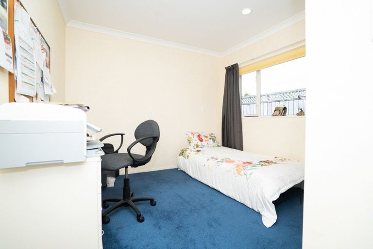 Photo of property in 9 Royal Heights, Glen Avon, New Plymouth, 4312