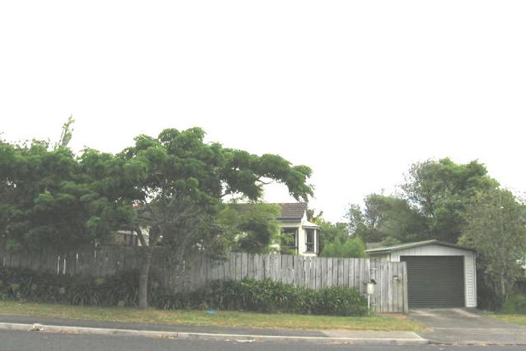 Photo of property in 72 Lynn Road, Bayview, Auckland, 0629