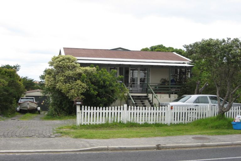 Photo of property in 1377 Whangaparaoa Road, Army Bay, Whangaparaoa, 0930