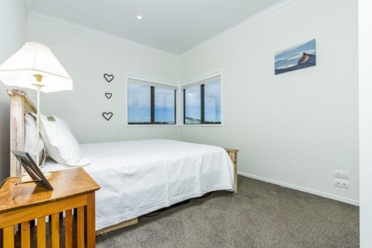 Photo of property in 24 Te Oneroa Way, Long Bay, Auckland, 0630