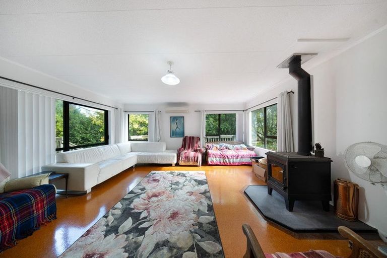 Photo of property in 215 Kaipara Road, Papakura, 2582