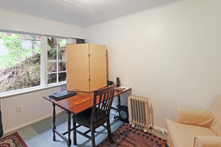 Photo of property in 17 Holmes Grove, Naenae, Lower Hutt, 5011