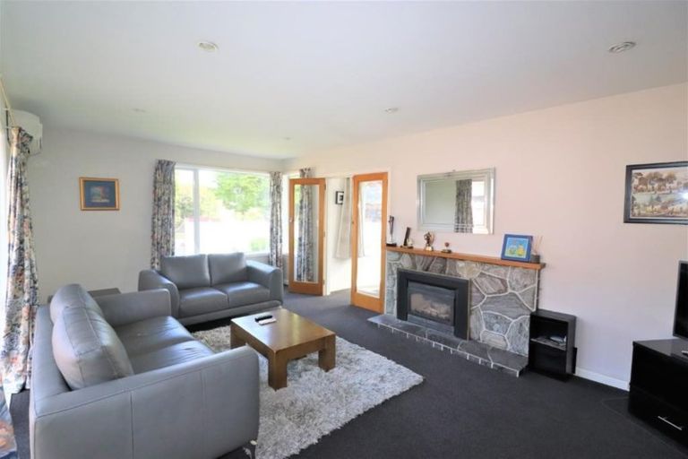 Photo of property in 15 Newbridge Place, Ilam, Christchurch, 8041