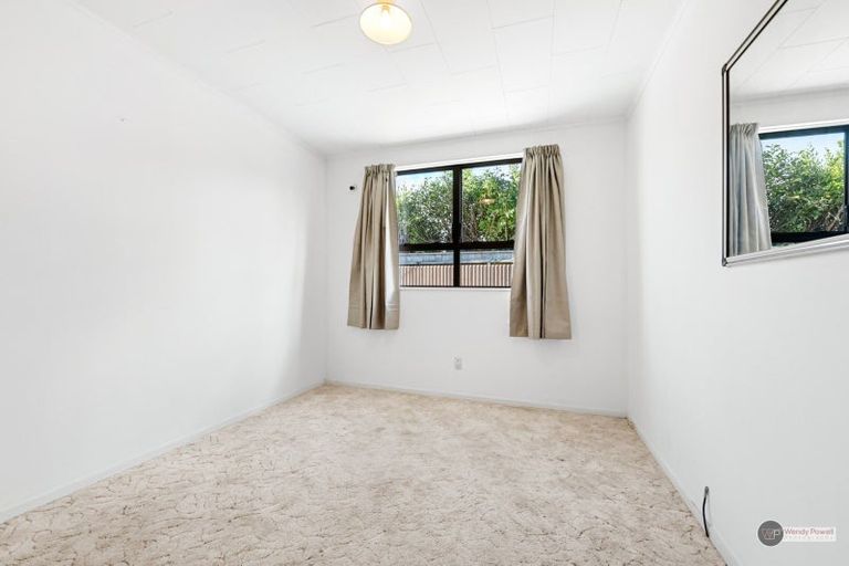 Photo of property in 15a Montgomery Crescent, Clouston Park, Upper Hutt, 5018