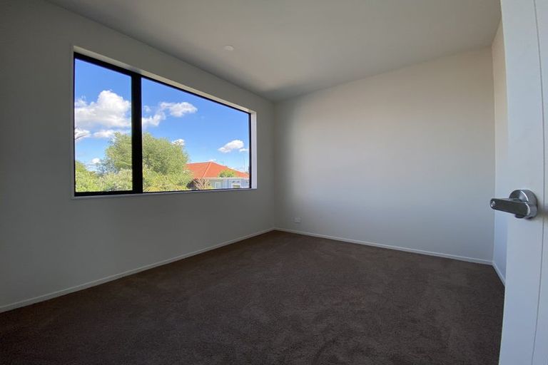 Photo of property in 6c Tiroroa Avenue, Te Atatu South, Auckland, 0610