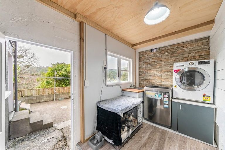 Photo of property in 51 Wyndham Road, Pinehaven, Upper Hutt, 5019