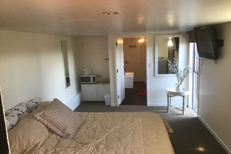 Photo of property in 17 Selleck Street, Mount Pleasant, Christchurch, 8081