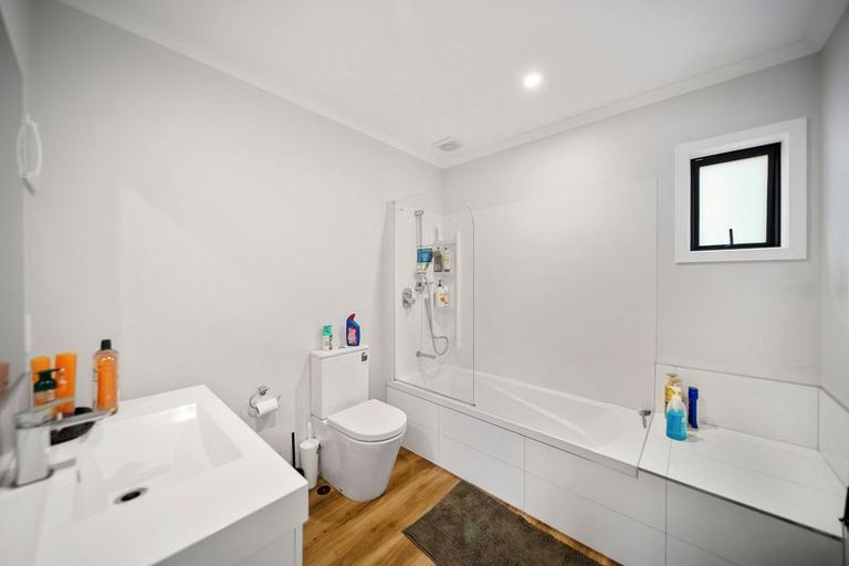 Photo of property in 29b Glanmire Road, Newlands, Wellington, 6037