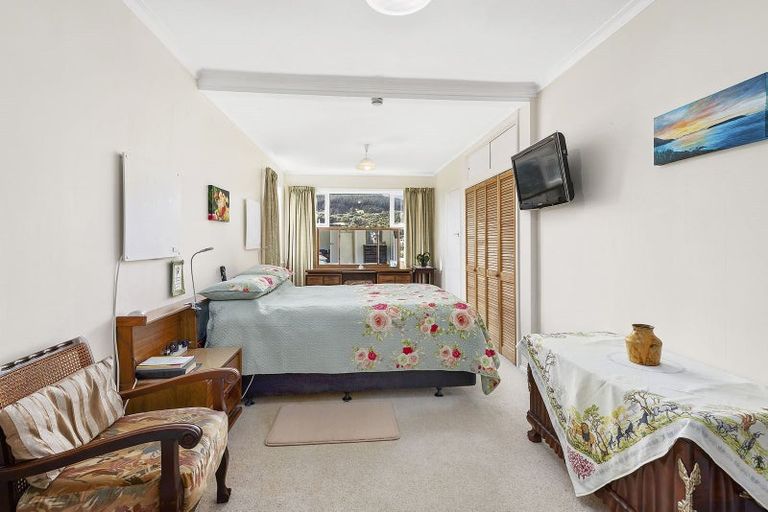 Photo of property in 353 Main Road, Tawa, Wellington, 5028