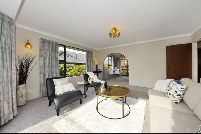 Photo of property in 2/2 Kingham Place, Avonhead, Christchurch, 8042