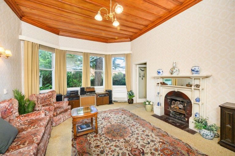 Photo of property in 19 Pahiatua Street, Hokowhitu, Palmerston North, 4410