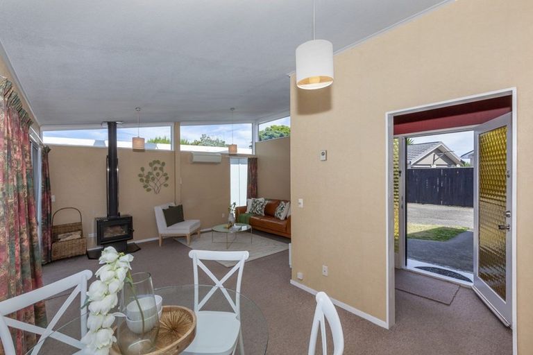 Photo of property in 6a Kingswood Grove, Raumati Beach, Paraparaumu, 5032
