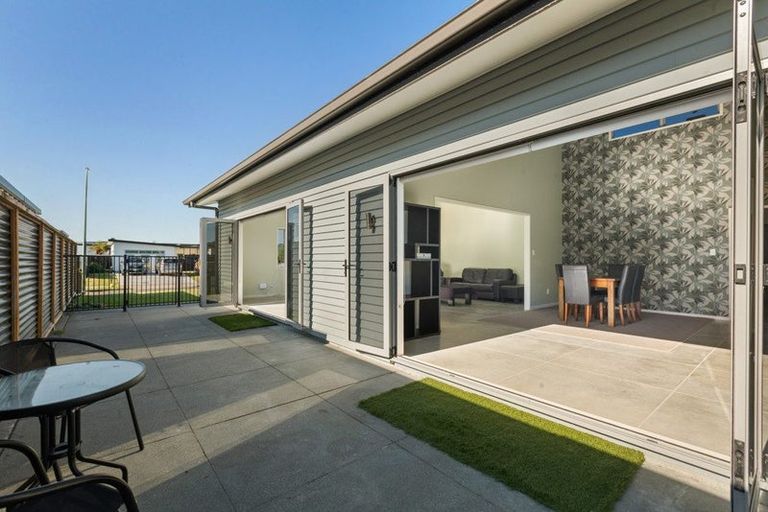 Photo of property in 6 Breaker's Crescent, Waihi Beach, 3611
