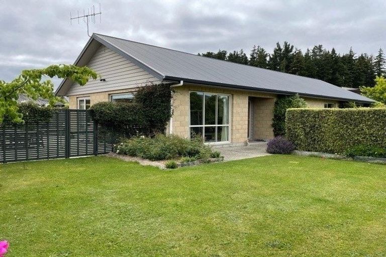 Photo of property in 17 Perrow Street, Wanaka, 9305
