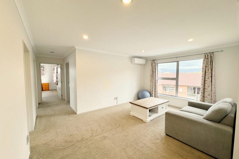 Photo of property in 35 South Kensington Way, Henderson, Auckland, 0612