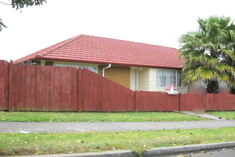 Photo of property in 1 Umu Place, Mangere, Auckland, 2022
