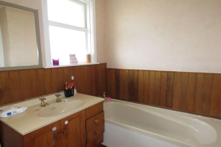 Photo of property in 303 Conyers Street, Strathern, Invercargill, 9812