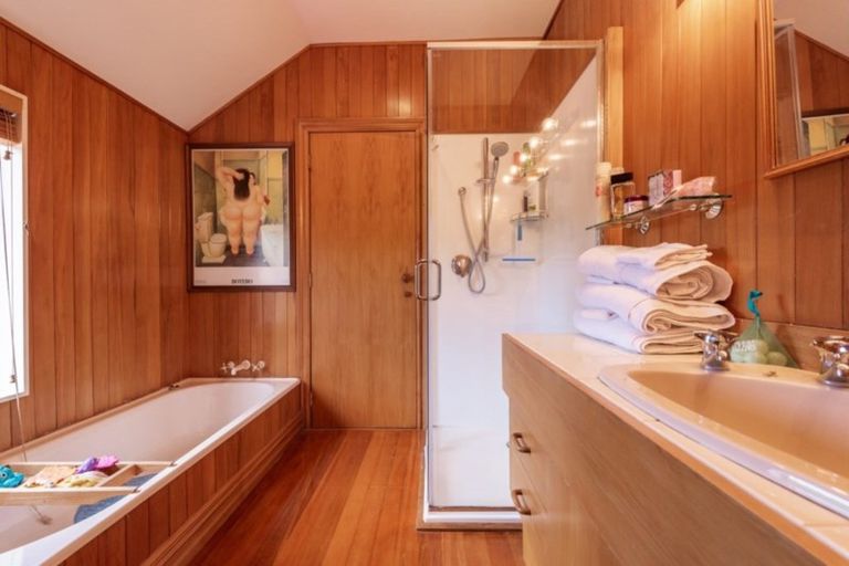 Photo of property in 312 Heatherlea Road East, Levin, 5571