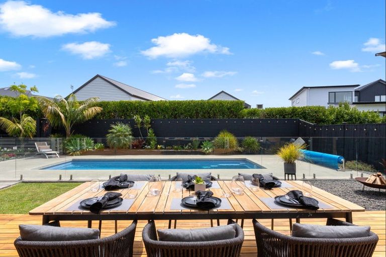 Photo of property in 15 William Blake Way, Riverhead, 0820