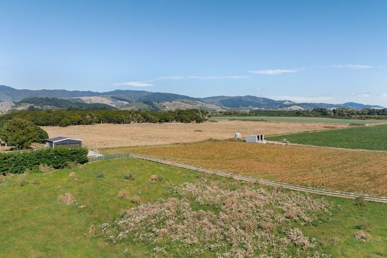 Photo of property in 111a Muhunoa Road West, Ohau, 5570