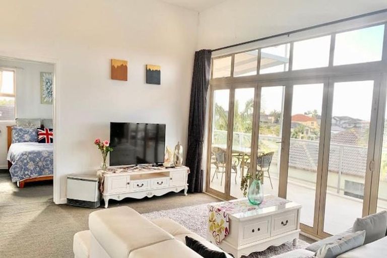 Photo of property in 8 Parani Court, Te Atatu Peninsula, Auckland, 0610