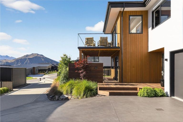 Photo of property in 8 Landsborough Lane, Wanaka, 9305