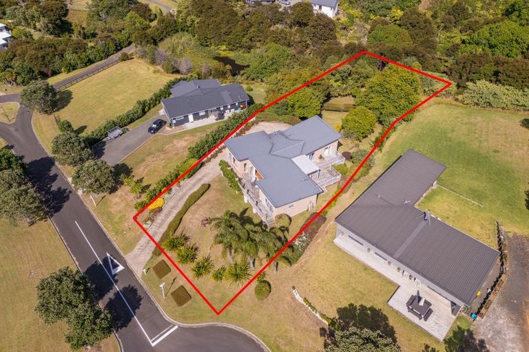 Photo of property in 16 Ohuka Place, Whitianga, 3510