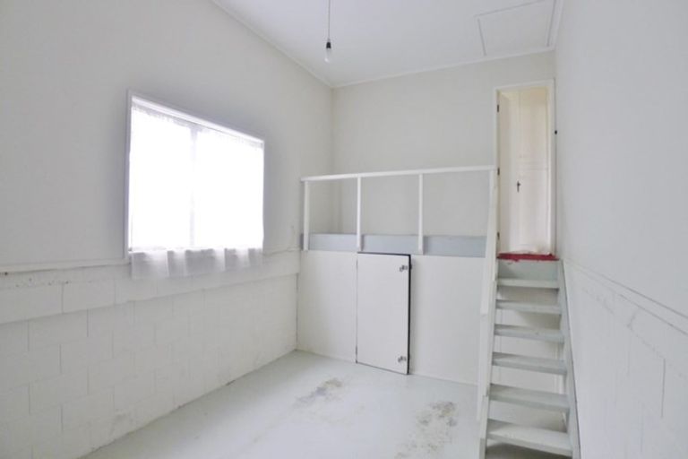 Photo of property in 1 Palomino Drive, Henderson, Auckland, 0612