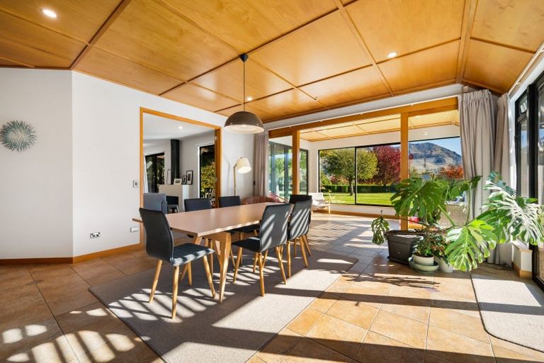 Photo of property in 248 Beacon Point Road, Wanaka, 9305