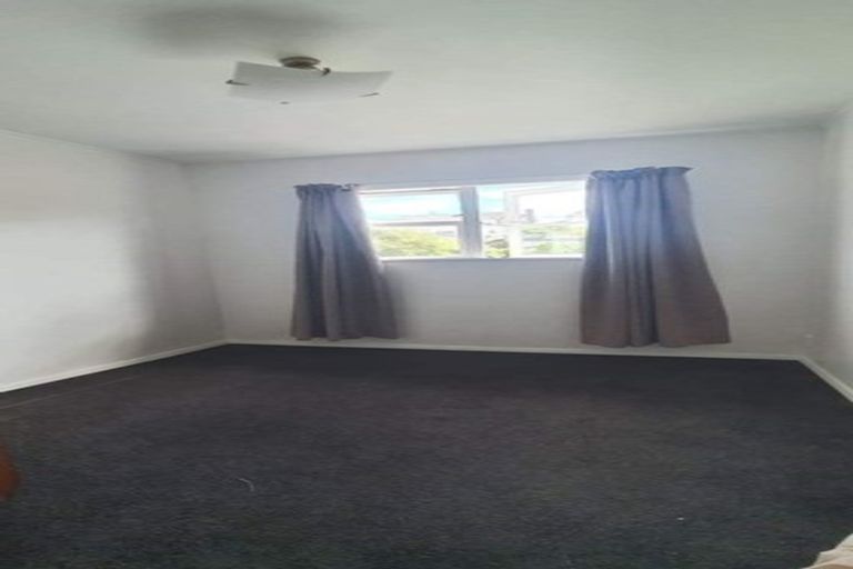 Photo of property in 106 Moorefield Road, Johnsonville, Wellington, 6037