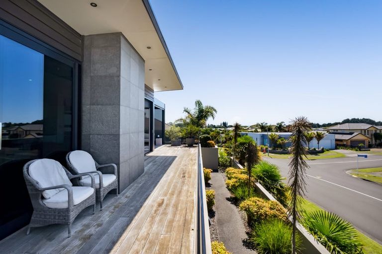 Photo of property in 15 Links Drive, Waiwhakaiho, New Plymouth, 4312
