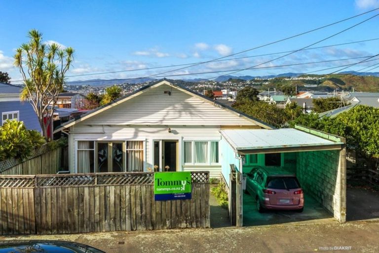 Photo of property in 199 Sutherland Road, Lyall Bay, Wellington, 6022
