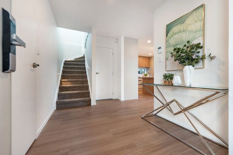 Photo of property in 6b Kaimai Avenue, Massey, 0614