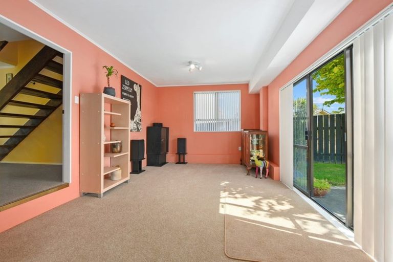 Photo of property in 8 Greenwich Grove, Stokes Valley, Lower Hutt, 5019