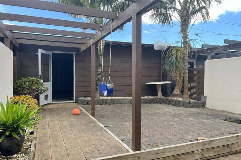 Photo of property in 16 Kirikiri Lane, East Tamaki, Auckland, 2013